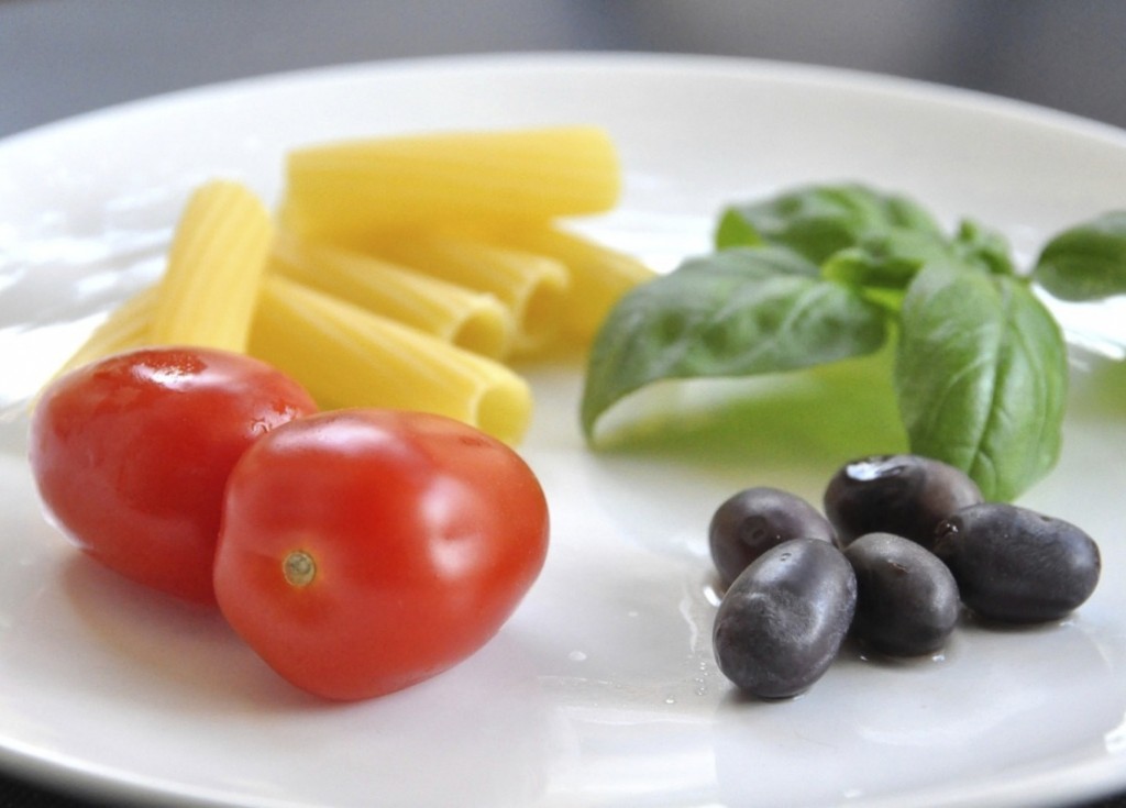 Pasta pachino e olive nere