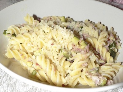 Fusilli con zucchine, speck e fontina