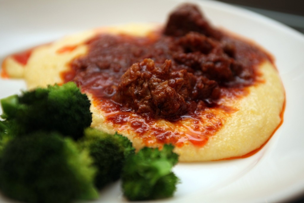 Polenta con sugo di salsicce