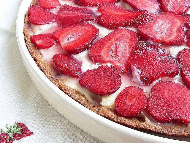 Crostata di fragole con crema al limone