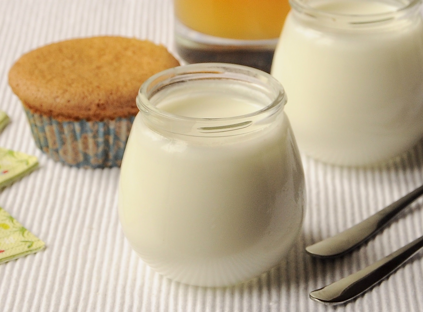 Yogurt bianco (ricetta automatica) TM5 è un ricetta creata dall'utente  RenataMarconcini. Questa ricetta Bimby® potrebbe quindi non essere stata  testata, la troverai nella categoria Ricette base su ,  la Community Bimby®.