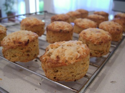 Scones salati senza glutine con erba cipollina