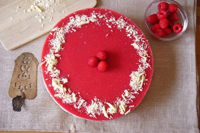 Cheesecake al cioccolato bianco e lamponi