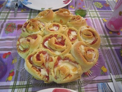 Torta di rose con prosciutto e formaggio