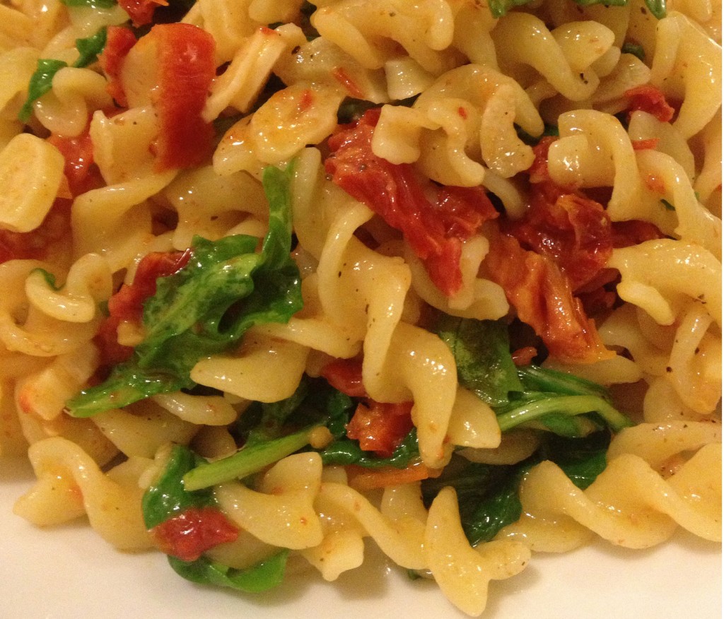 Fusilli speck e spinaci con involtini di pollo