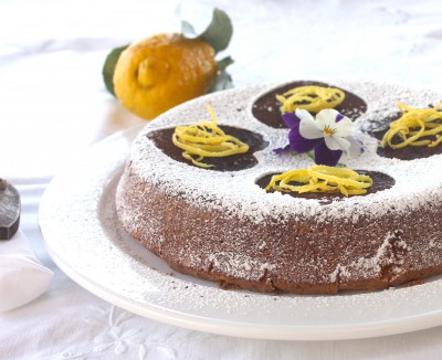 Torta caprese al limone