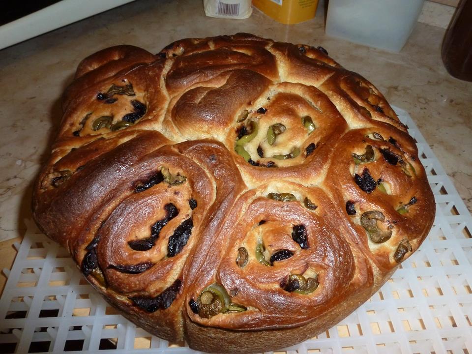 Torta di rose salata con lievito madre alle olive