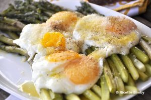 Uova al vapore con gli asparagi Bimby