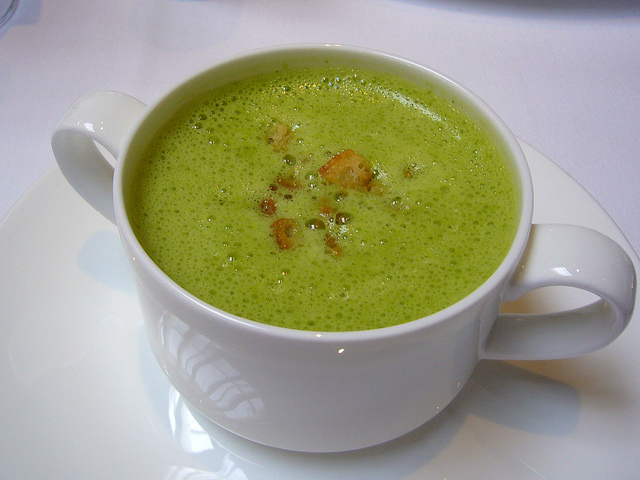 Zuppa cremosa agli asparagi