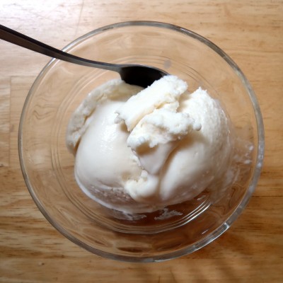 Gelato al limone con panna