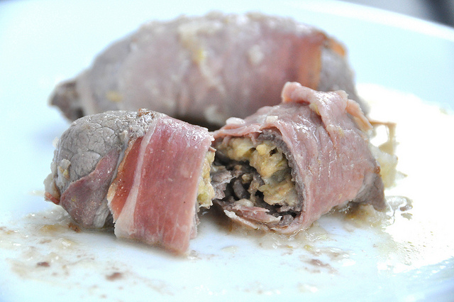 Involtini di carne ripieni alle olive