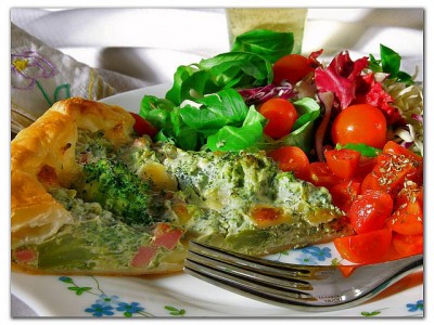 Torta salata con broccoli e pancetta