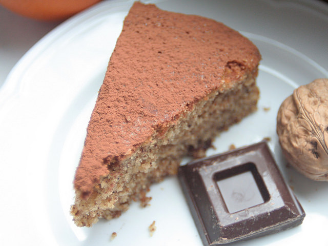 Torta con arancia e noci