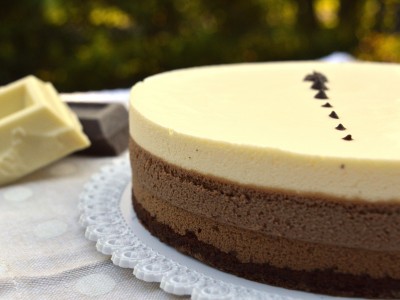 Torta mousse ai tre cioccolati