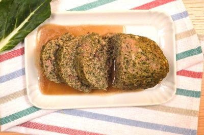 Polpettone con bietole in salsa al vino