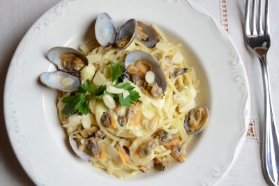 Spaghetti alle vongole con salsa all’aglio