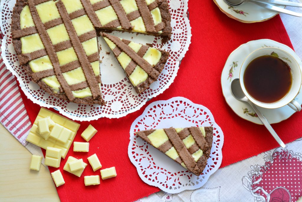 Crostata al cacao con crema al cioccolato bianco