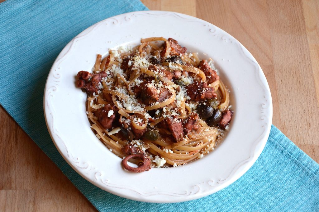 Pasta e polpo con pecorino