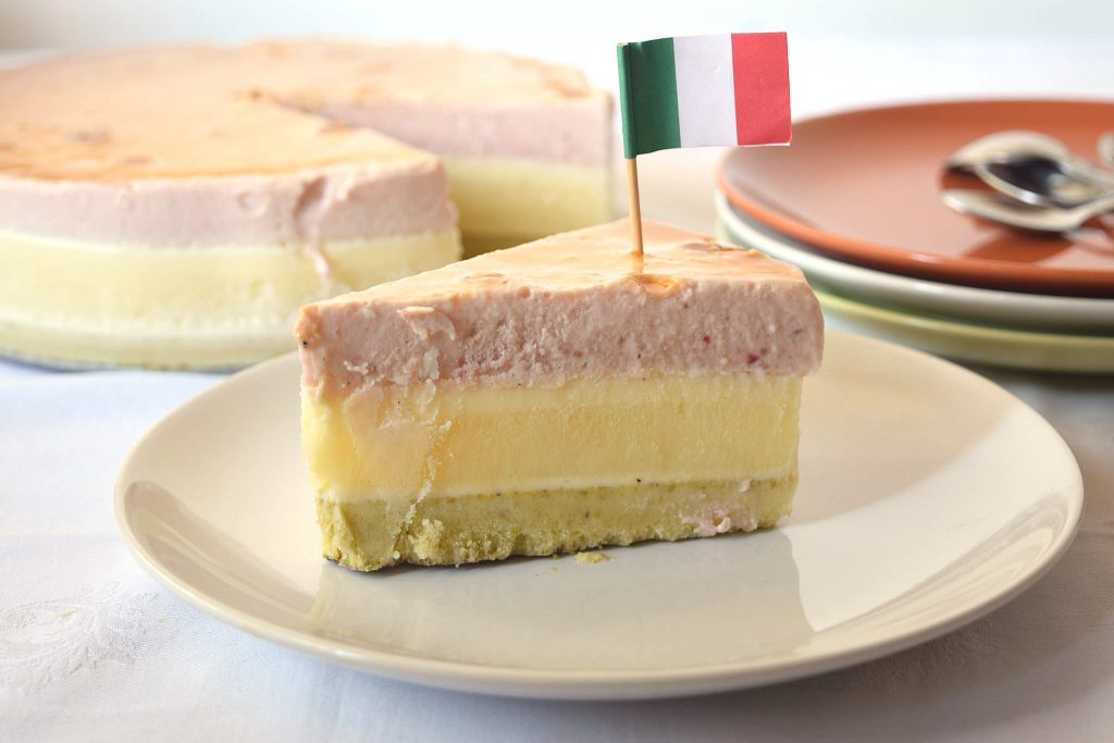 Bavarese tricolore: pistacchio, vaniglia e fragola