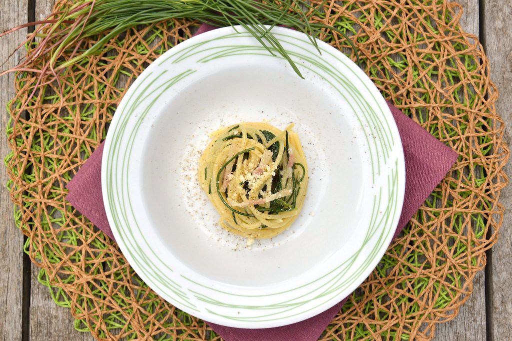 Pasta con agretti e pancetta