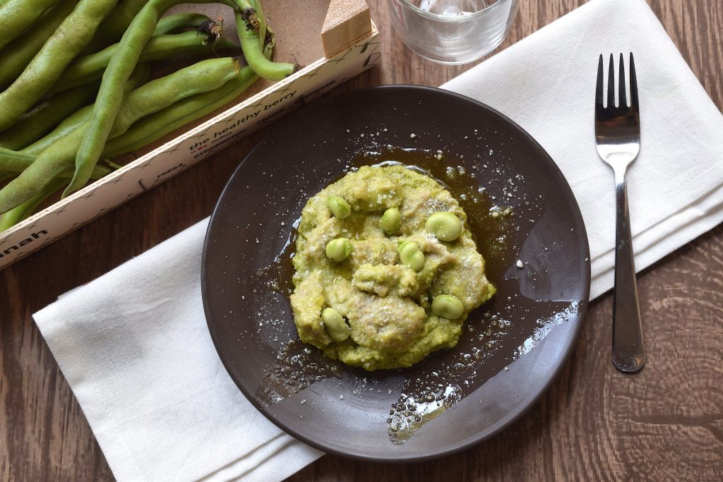 Gnocchi di ricotta con crema di fave