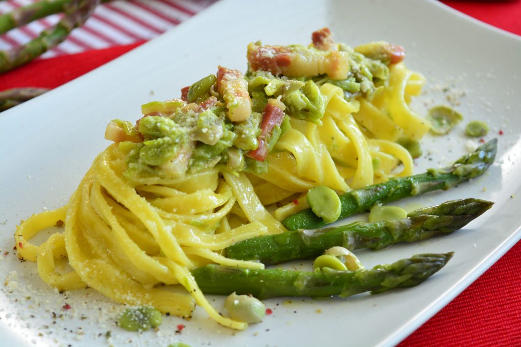 Pasta asparagi e fave con pancetta