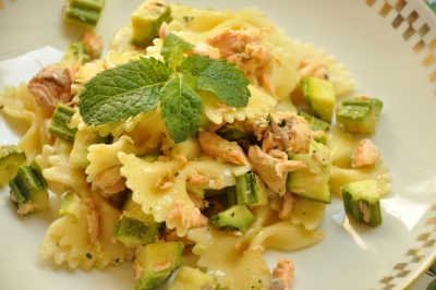 Pasta fredda zucchine e salmone