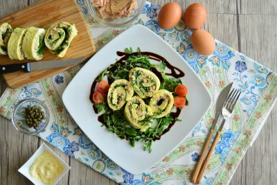 Rotolo di frittata con tonno e maionese