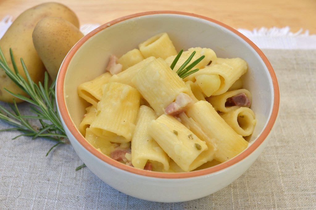 Pasta patate e pancetta