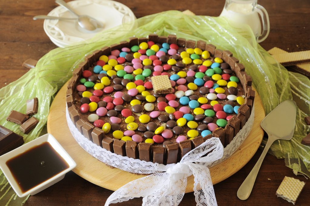 Torta kit kat e smarties