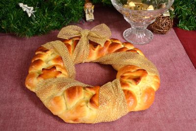 Ghirlanda natalizia di pan brioche
