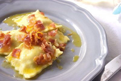 Ravioli radicchio e noci con salsa al mandarino e speck