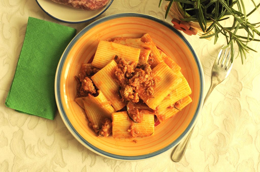 Sugo con salsiccia e pomodoro