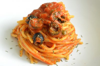 Spaghetti olive e capperi