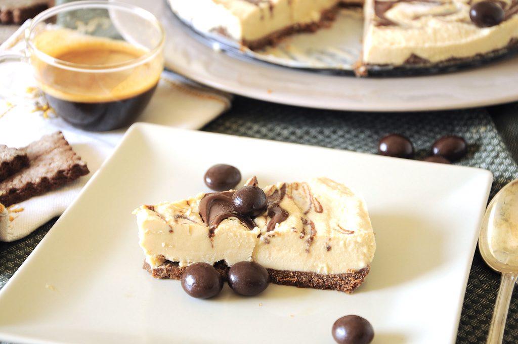 Torta fredda al caffè variegata alla Nutella