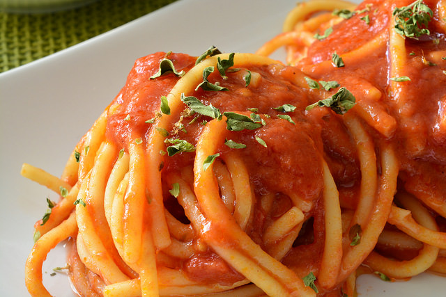 Spaghetti con sugo alla marinara