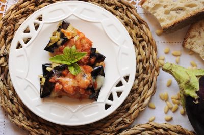 Involtini di melanzane con mollica di pane