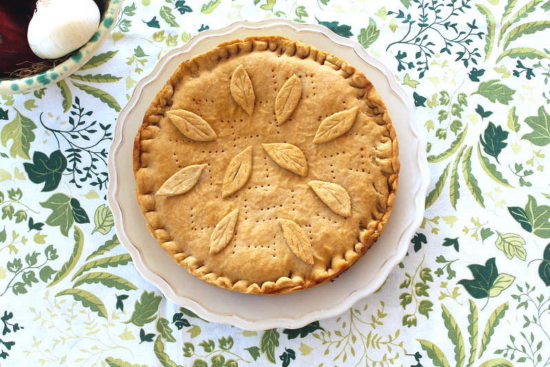 Torta salata con cipolle bianche