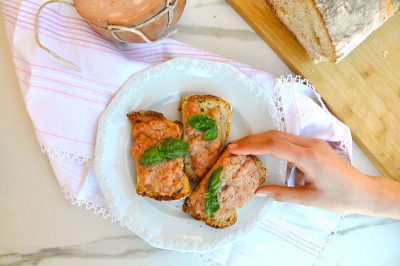 Crostini mozzarella e mortadella