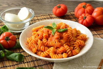 Pasta filante con pomodoro e mozzarella Bimby