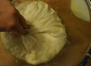 Pizza bianca romana Bimby: pieghe