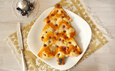 Albero di Natale di pasta sfoglia salato con salmone