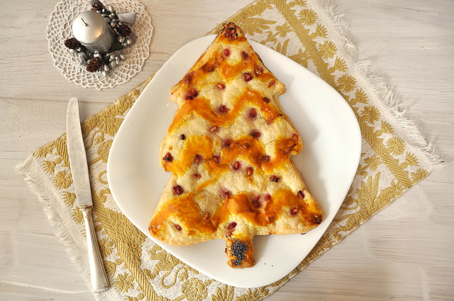 Albero di Natale di pasta sfoglia salato con salmone Bimby