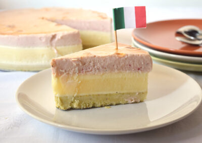 Bavarese tricolore: pistacchio, vaniglia e fragola
