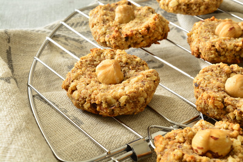 Biscotti due ingredienti: banana e nocciole