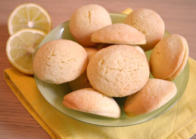 Biscotti ripieni al limone (tipo Grisbì)