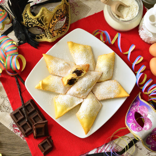 Bugie ripiene Bimby al cioccolato con zucchero a velo