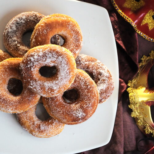 Fatti fritti Bimby: le ciambelle fritte sarde cosparse con zucchero semolato