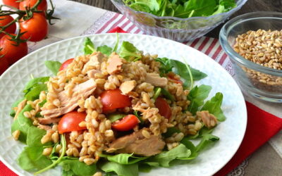 Insalata di farro con tonno e rucola