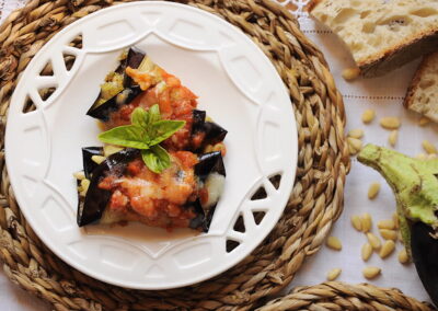 Involtini di melanzane con mollica di pane